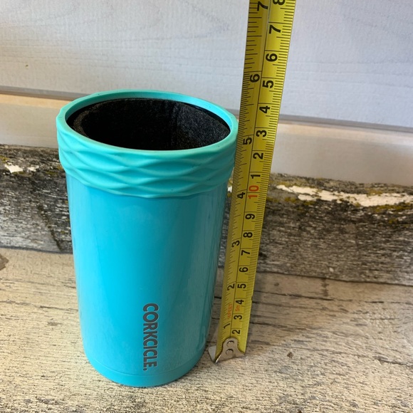 Corkcicle | 8.4oz Gloss Turquoise Slim Artican Cooler - Picture 4 of 5